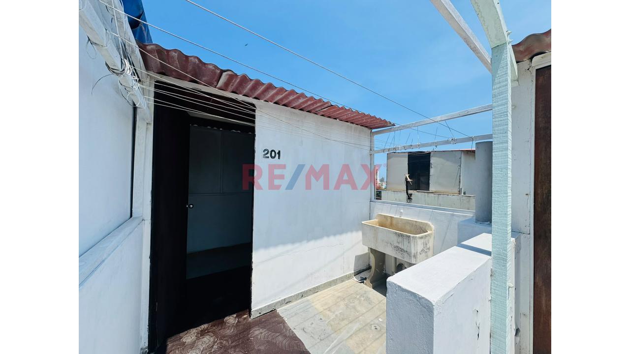 Venta Departamento Urb Los Jardines Del Golf 2Do Piso Con Ascensor Y Cochera Frente Parque - 12