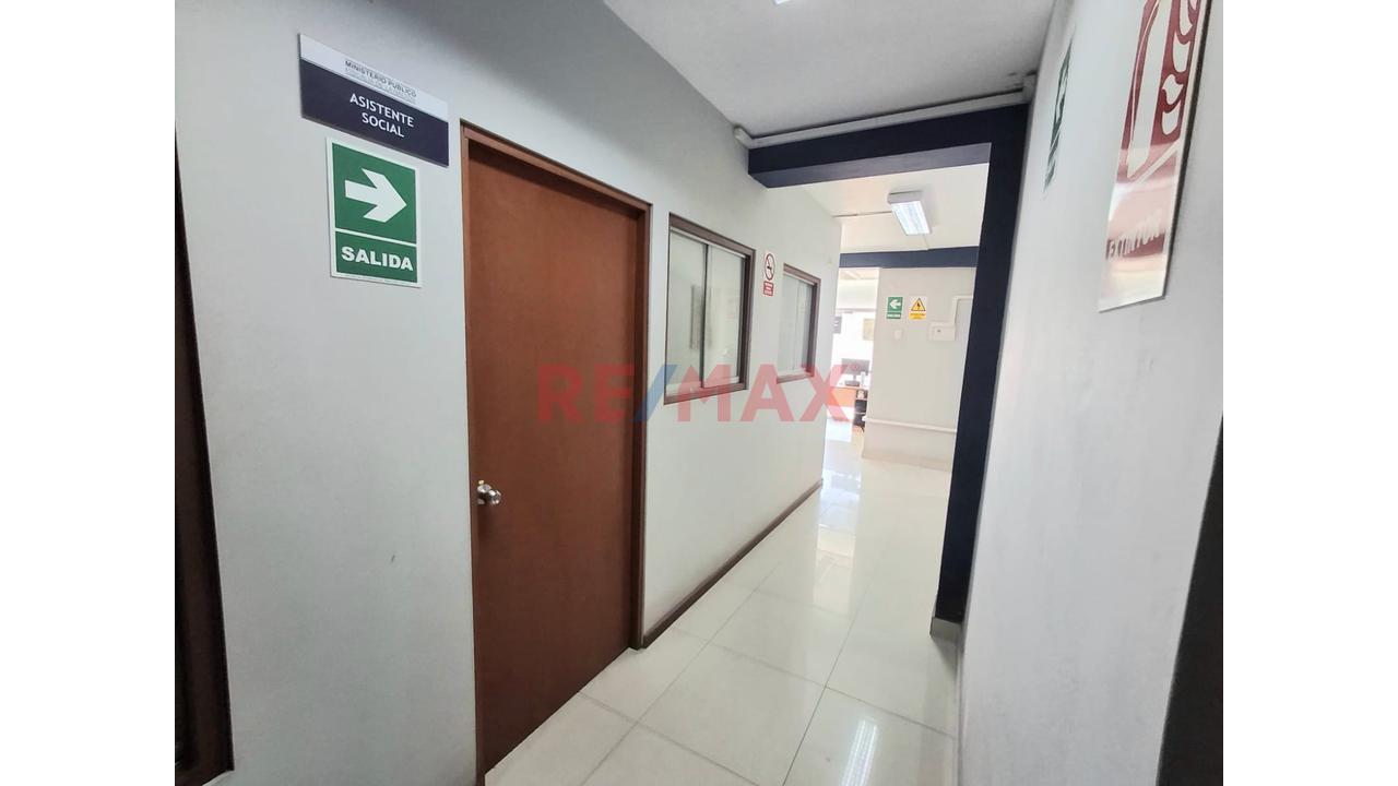 Vendo Amplio Local Comercial De 470M² En Vmt | 3 Pisos Mas Azotea — foto 9
