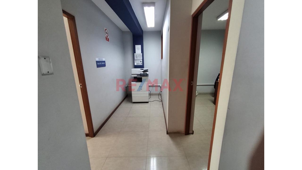 Vendo Amplio Local Comercial De 470M² En Vmt | 3 Pisos Mas Azotea - 7