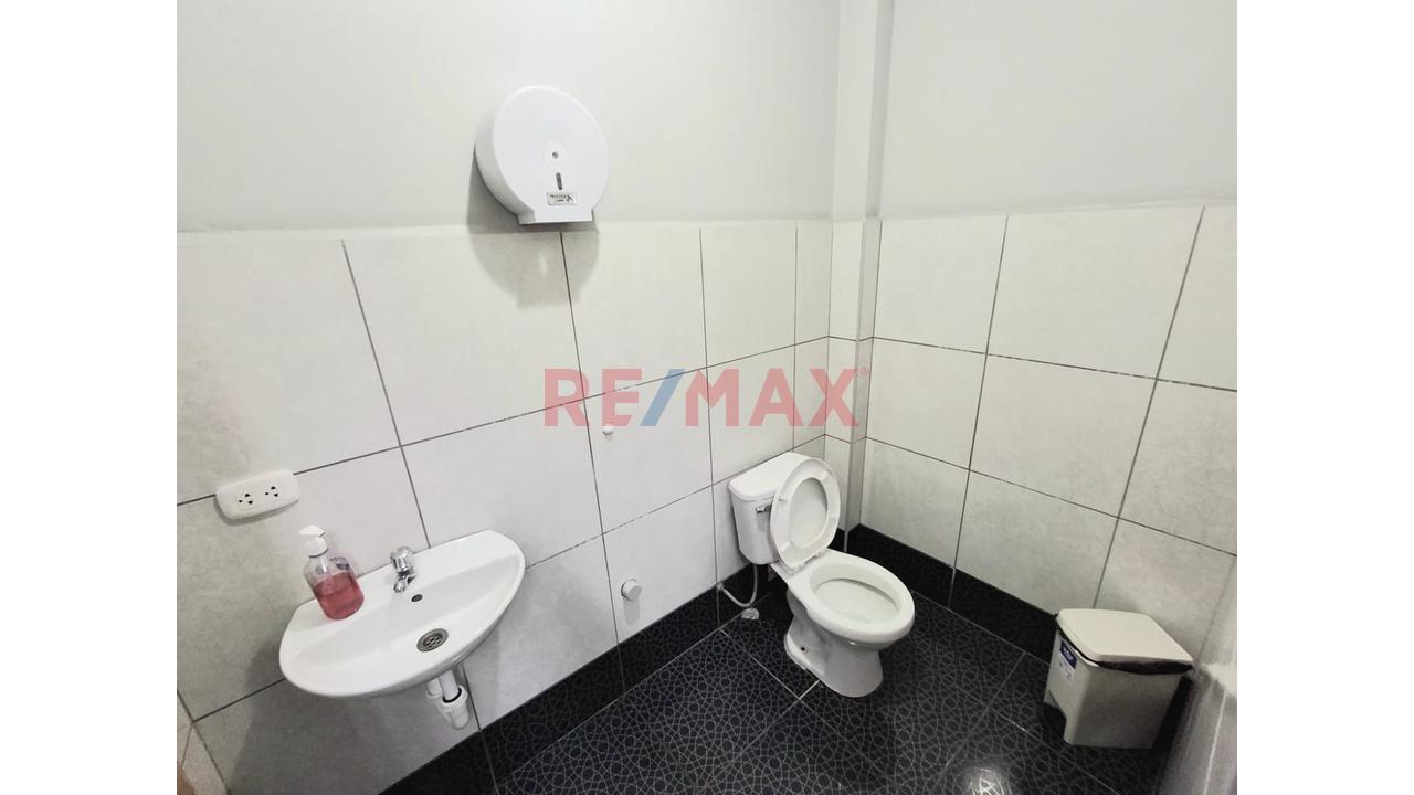 Vendo Amplio Local Comercial De 470M² En Vmt | 3 Pisos Mas Azotea - 14
