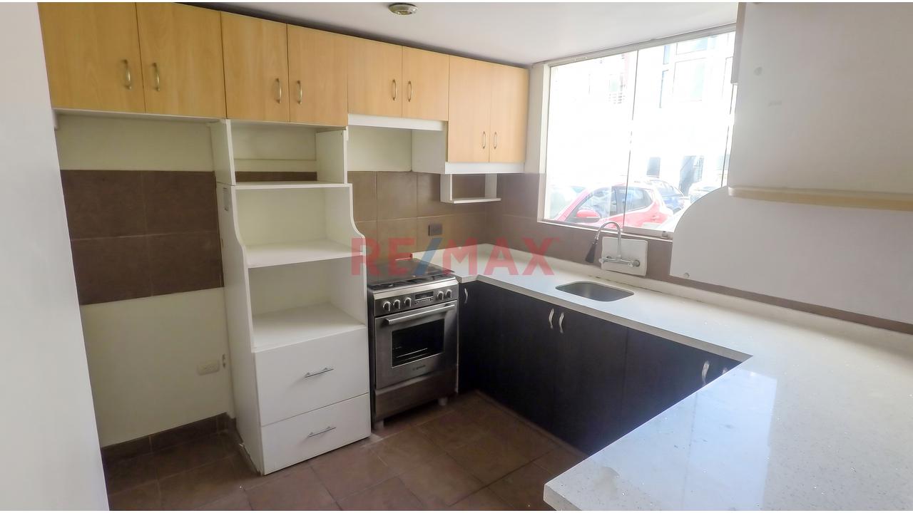 ¡Vive En Primer Piso Con Patios Propios! Departamento De 3 Dormitorios Y Cochera En Cerro Colorado! - 4