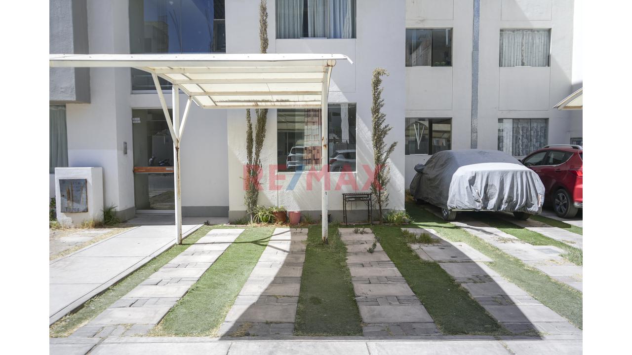 ¡Vive En Primer Piso Con Patios Propios! Departamento De 3 Dormitorios Y Cochera En Cerro Colorado! - 9