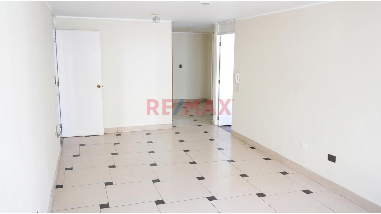 ¡Vive En Primer Piso Con Patios Propios! Departamento De 3 Dormitorios Y Cochera En Cerro Colorado! - 5