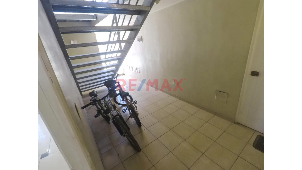¡Vive En Primer Piso Con Patios Propios! Departamento De 3 Dormitorios Y Cochera En Cerro Colorado! - 8