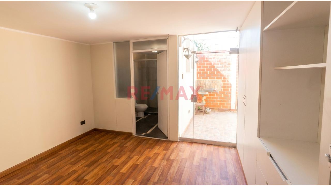 ¡Vive En Primer Piso Con Patios Propios! Departamento De 3 Dormitorios Y Cochera En Cerro Colorado! - 3