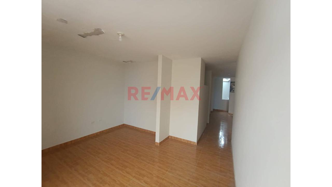 Casa De 2 Pisos + Proyección A 3Er Piso En El Centro De Camaná - 8