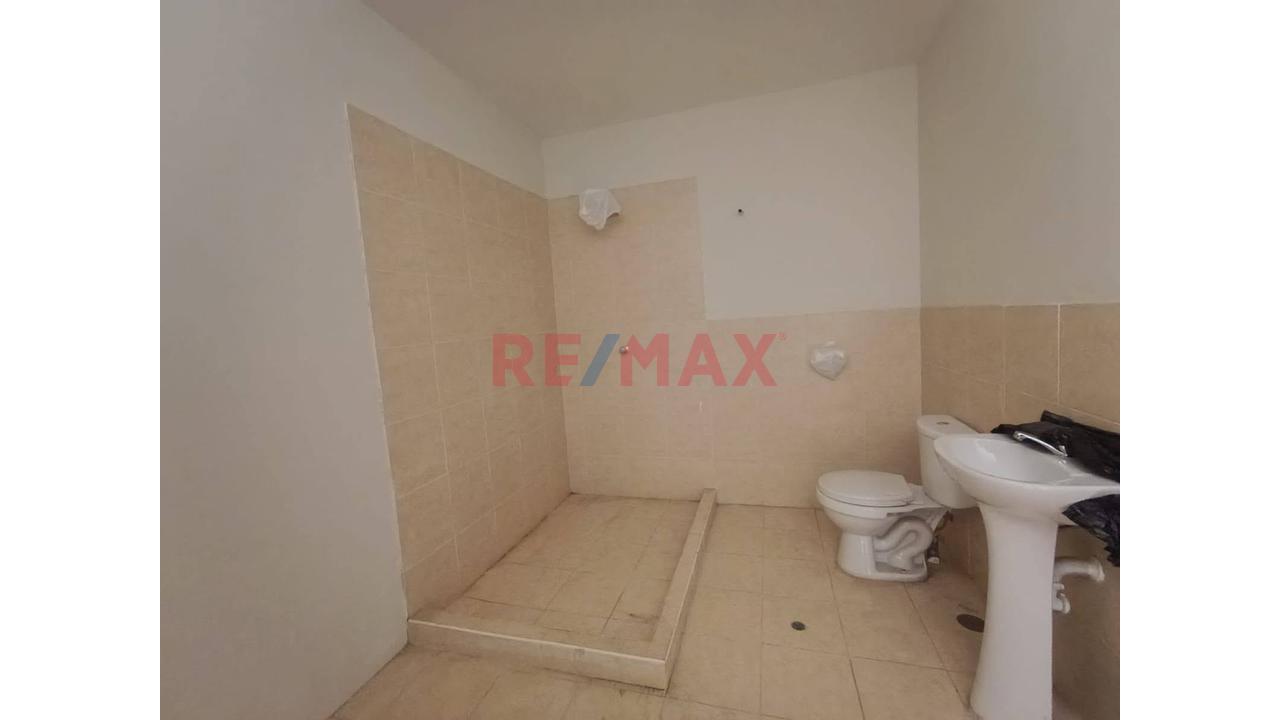 Casa De 2 Pisos + Proyección A 3Er Piso En El Centro De Camaná - 7