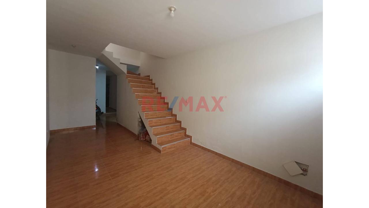 Casa De 2 Pisos + Proyección A 3Er Piso En El Centro De Camaná - 10