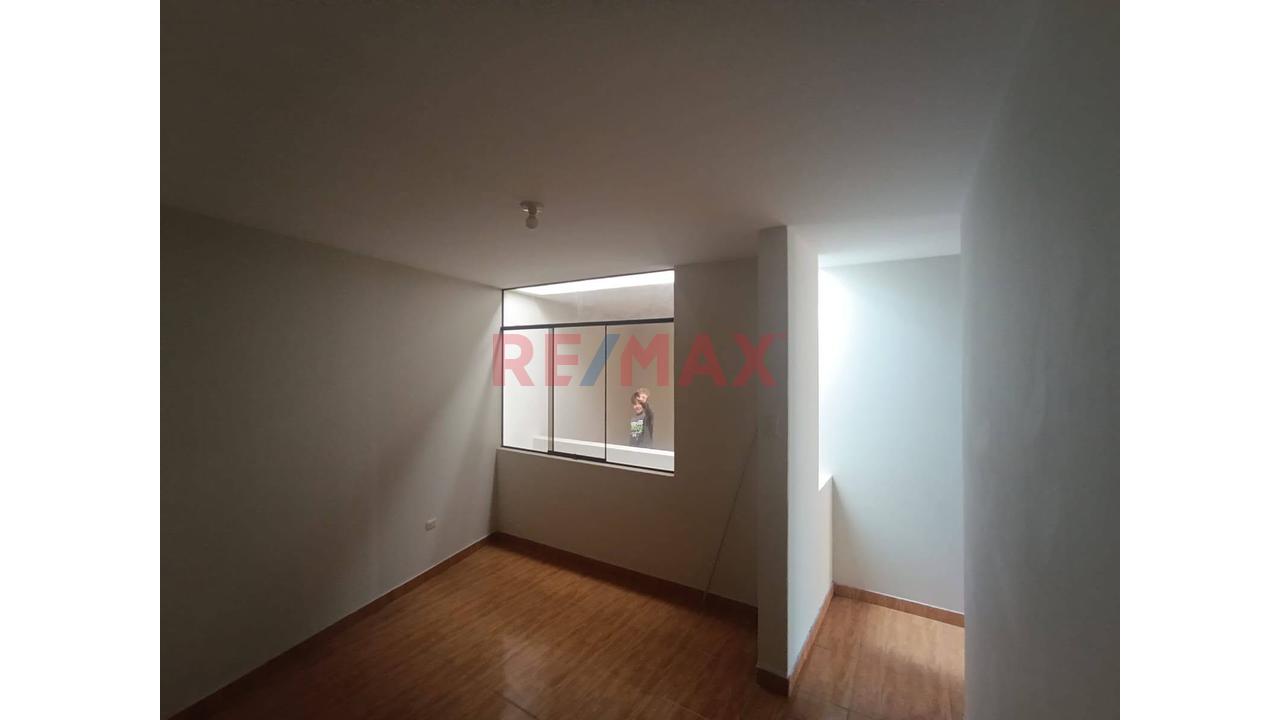 Casa De 2 Pisos + Proyección A 3Er Piso En El Centro De Camaná - 3