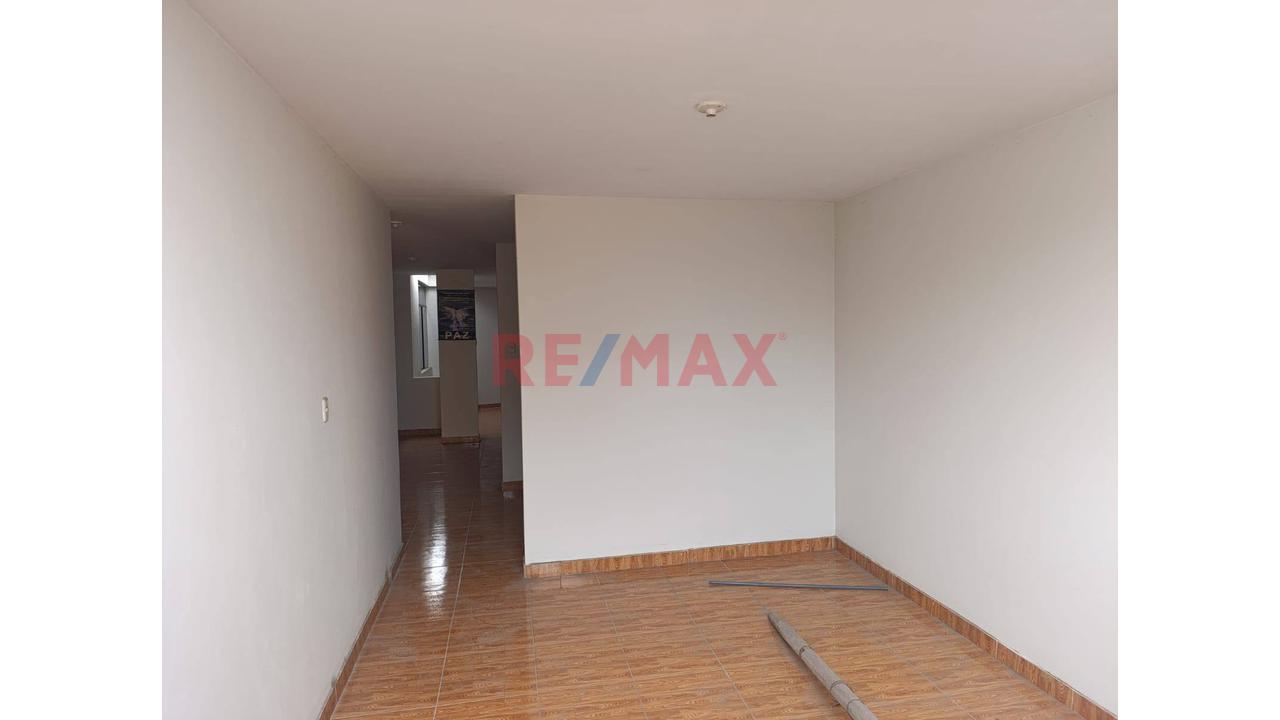 Casa De 2 Pisos + Proyección A 3Er Piso En El Centro De Camaná - 4