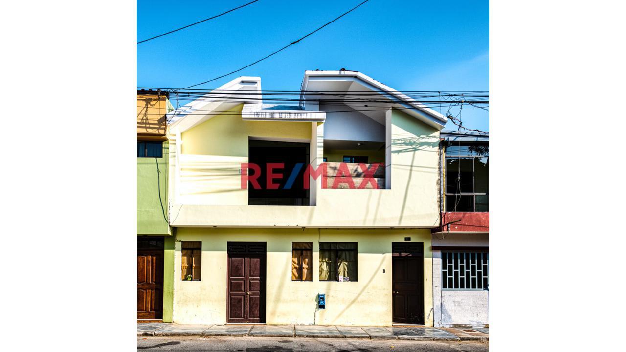 Casa De 2 Pisos + Proyección A 3Er Piso En El Centro De Camaná