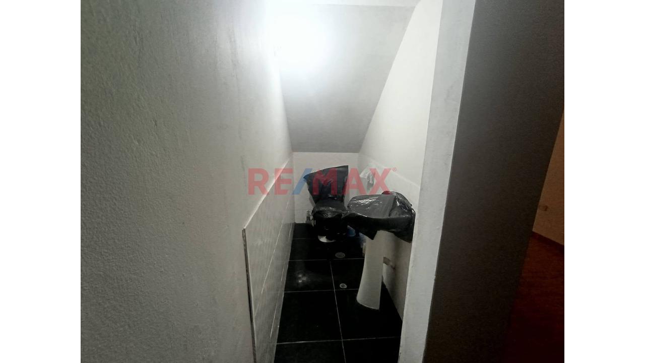 Casa De 2 Pisos + Proyección A 3Er Piso En El Centro De Camaná - 9