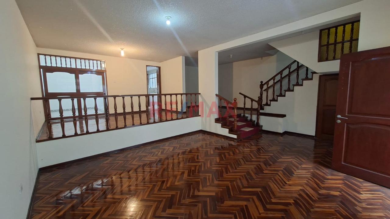Se Alquila Casa En La Molina