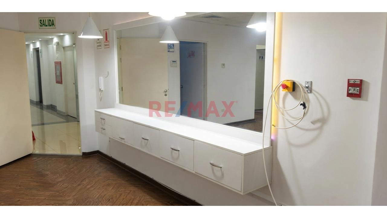 Alquilo Local / Oficina En 1Er Piso, 2 Cocheras, Con Ingreso Independiente – San Borja — foto 4