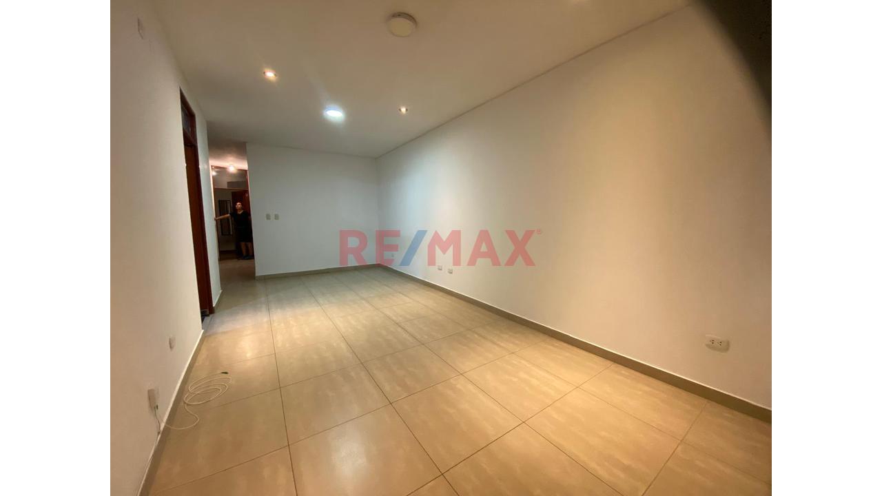 Alquiler De Departamento En 1Er Piso Con 2 Dorm. En Surco