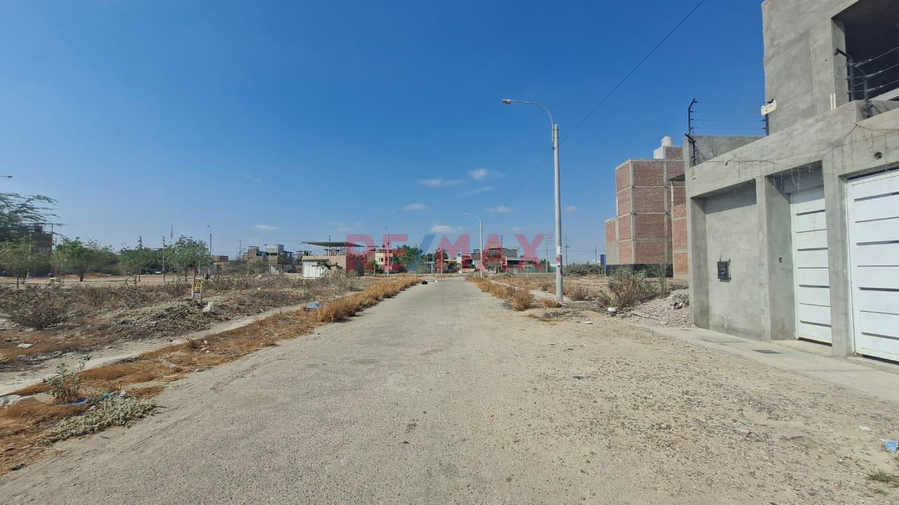 Venta De Terreno En Urb.Casuarinas Iii-Etapa Con Acceso A Parque - 4