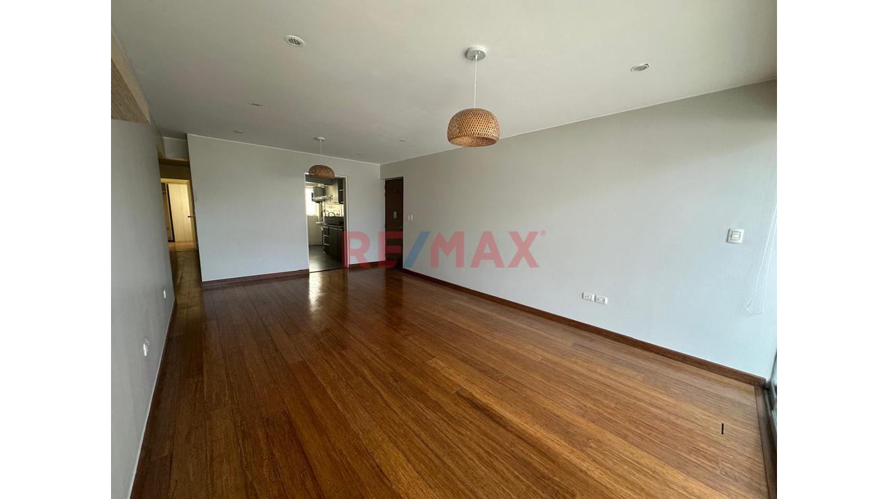 ¡Se Alquila Lindo Y Cómodo Departamento En Primer Piso De Tres Dormitorios Cerca Al Pentagonito! - 2