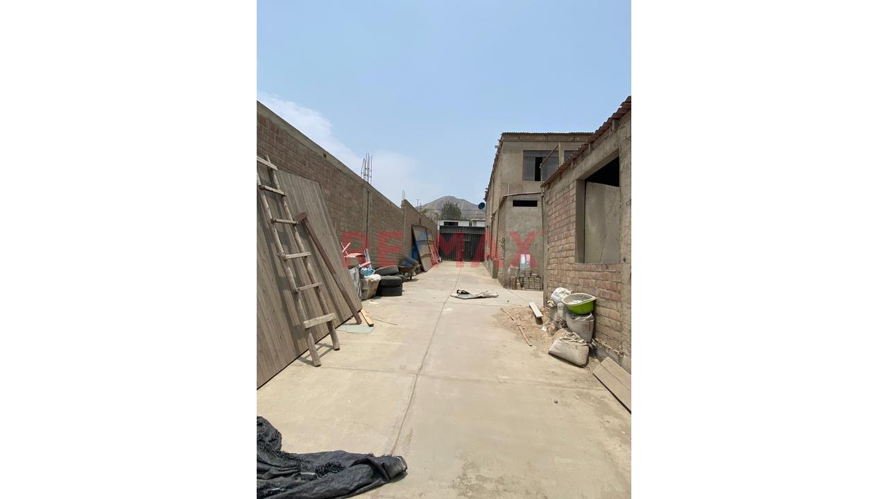Vendo Potencial Terreno 700M2 Excelente Ubicación + Casa Ingreso Independiente + Cochera + Gran Terreno A Pocos Pasos De Av Principal Victor Malasquez — foto 3