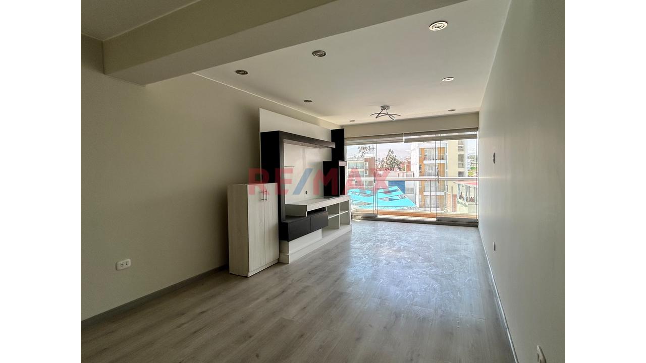 Alquiler Departamento En Urb La Pradera - C.Colorado - 7