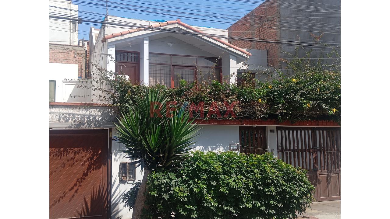 Vendo Departamento 2Do Piso Mas Azotea At: 216.00 M2   Maranga San Miguel - 2