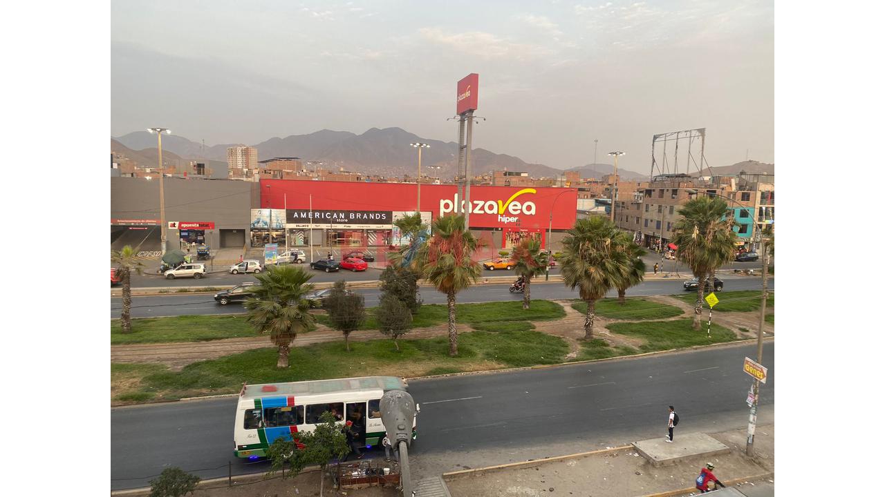 San Martin De Porres Alquiler De Oficina De 90 M2 2Do Piso Bien Ubicado A La Altura De La Av Universitaria Y Av Tomas Valle Frente De Plaza Vea Hiper S — foto 11