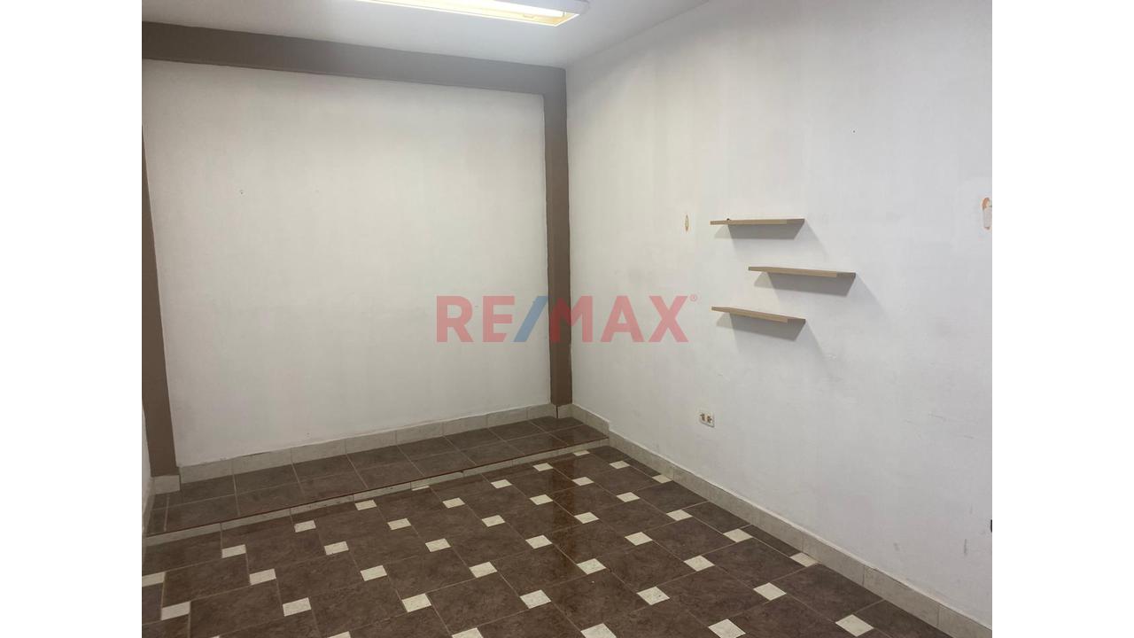 San Martin De Porres Alquiler De Oficina De 90 M2 2Do Piso Bien Ubicado A La Altura De La Av Universitaria Y Av Tomas Valle Frente De Plaza Vea Hiper S — foto 5