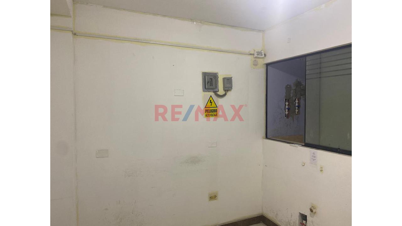 San Martin De Porres Alquiler De Oficina De 90 M2 2Do Piso Bien Ubicado A La Altura De La Av Universitaria Y Av Tomas Valle Frente De Plaza Vea Hiper S — foto 3