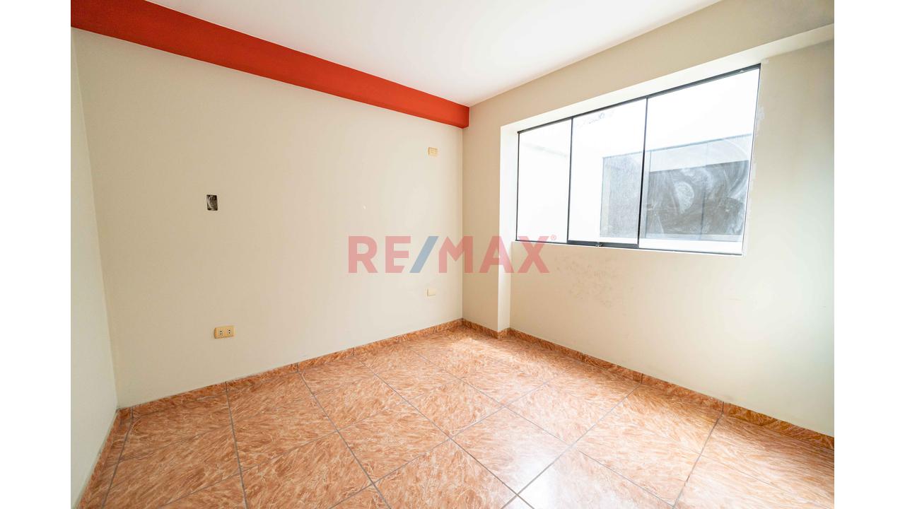 Casa de 21 dormitorios en San Martin de Porres, 521 m² — foto 2