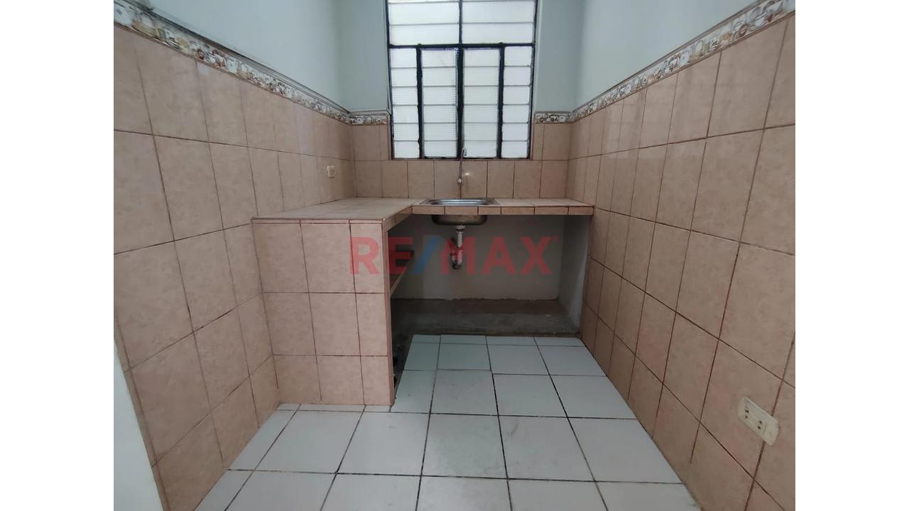 Alquilo Casa 1Piso En Urb. Bancaria 2Da Etapa - 3