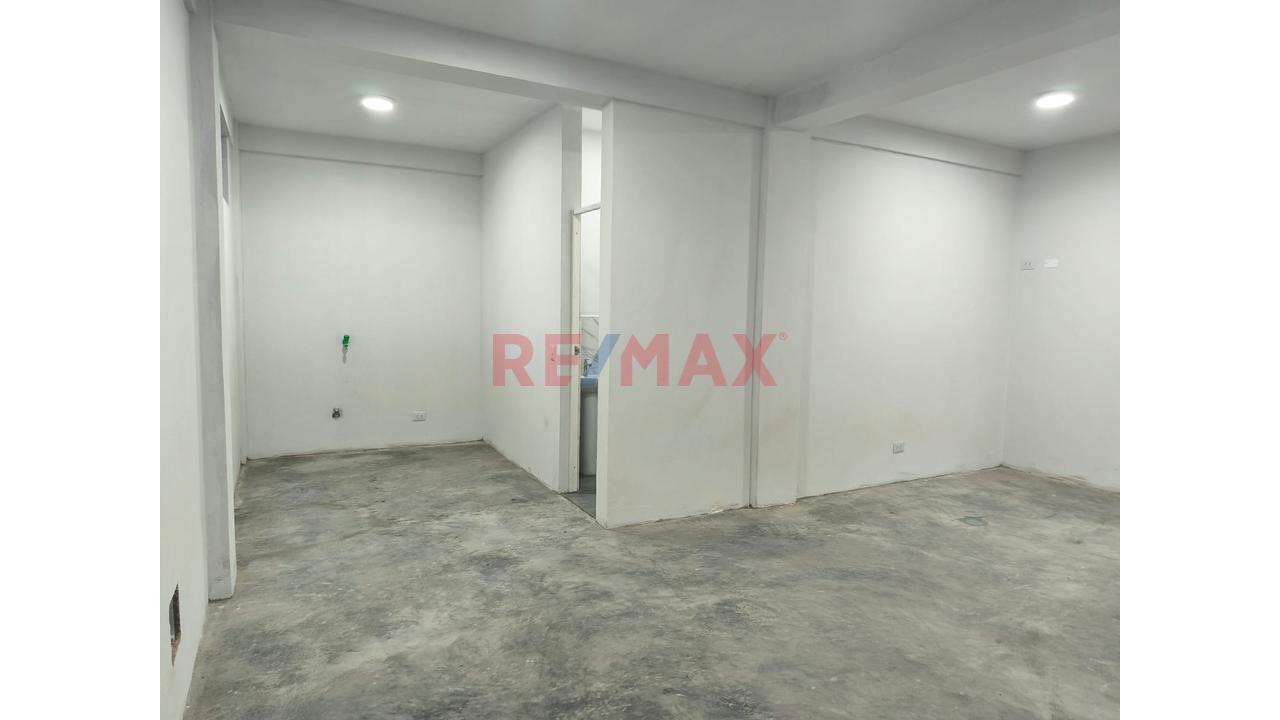 Alquiler Local Comercial En Los Olivos - Altura Paradero Ceo - Huandoy — foto 4