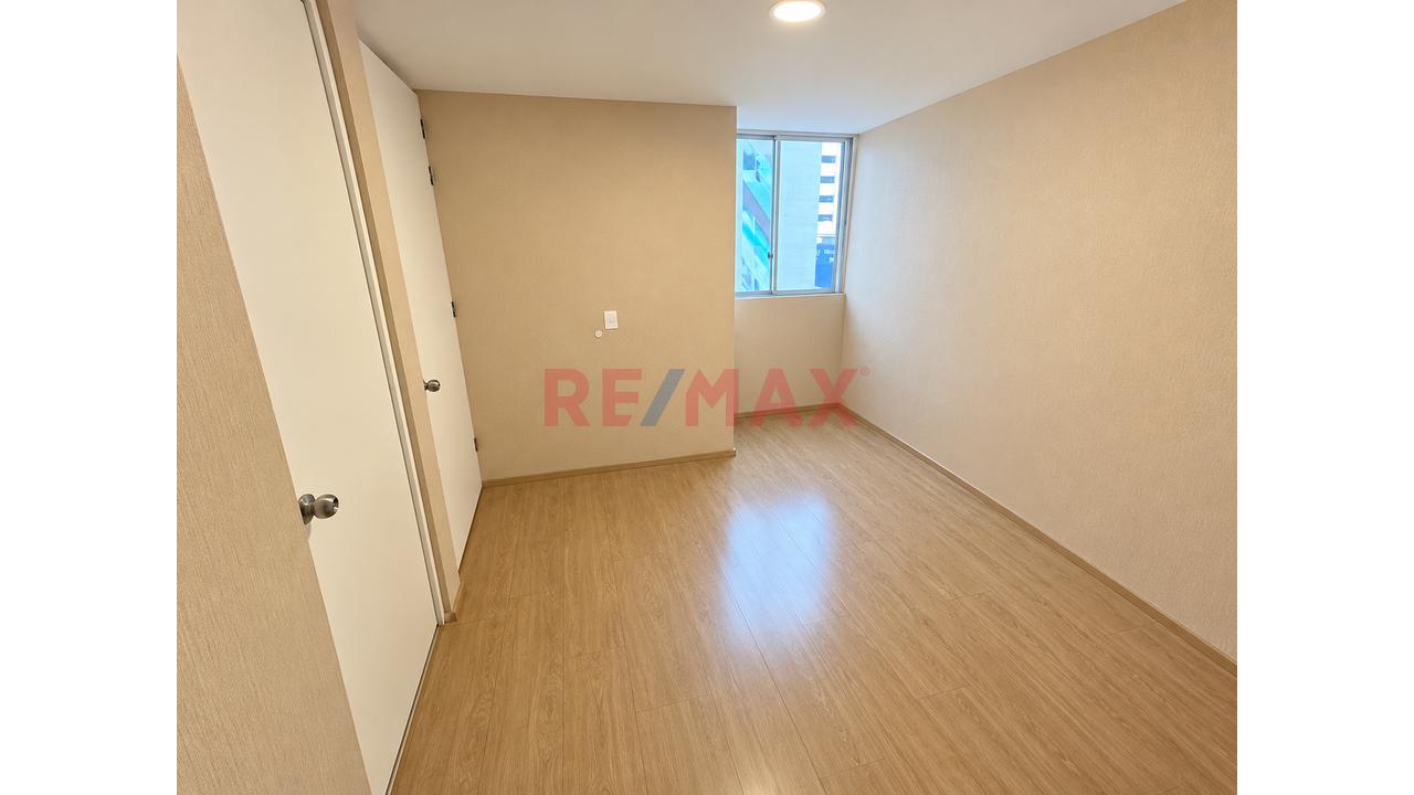 Venta Departamento | Condominio | 3.Er Piso | Cochera Techada | 3 Dormitorios - 5
