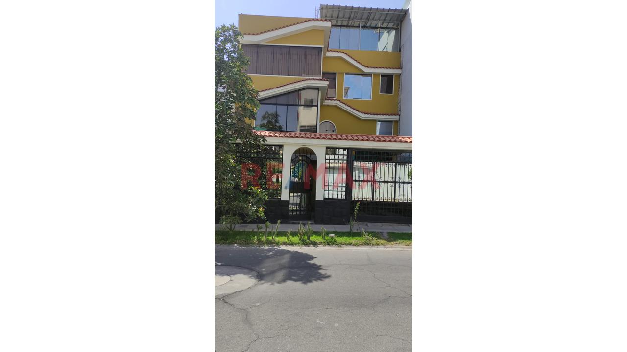 Alquiler De Linda Casa De 4 Pisos Semiamoblada, Cinco  Habitaciones, Luz Natural Para Todos Los Ambientes