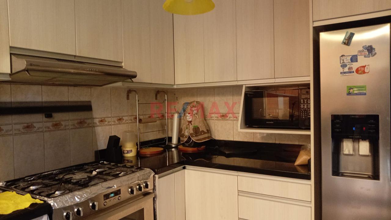 Alquiler De Linda Casa De 4 Pisos Semiamoblada, Cinco  Habitaciones, Luz Natural Para Todos Los Ambientes — foto 3