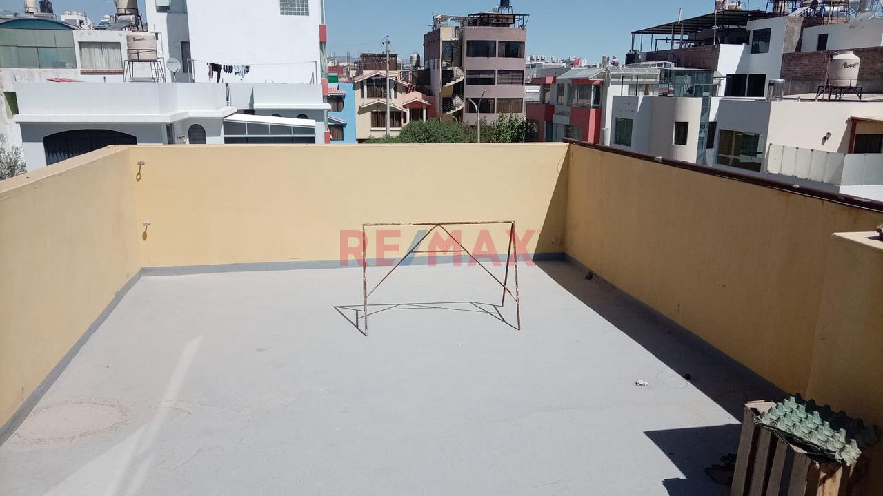 Alquiler De Linda Casa De 4 Pisos Semiamoblada, Cinco  Habitaciones, Luz Natural Para Todos Los Ambientes — foto 9