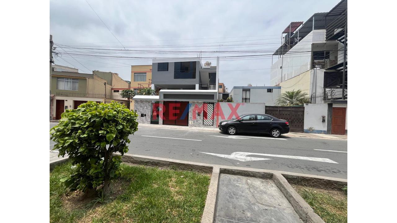 Departamento Semi Amoblado – Cercado De Lima | 3Er Piso | 3 Dormitorios