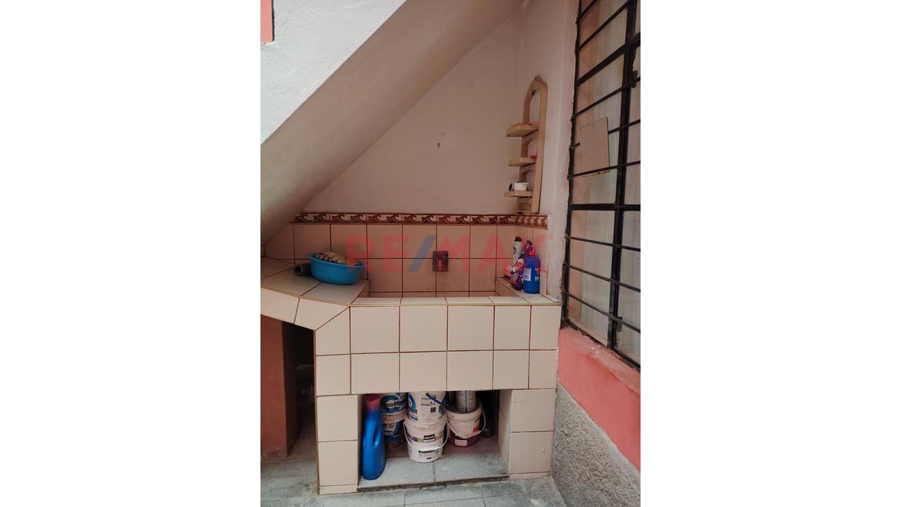 Casa De 2 Pisos + Azotea En Alquiler – San Juan De Lurigancho - 11