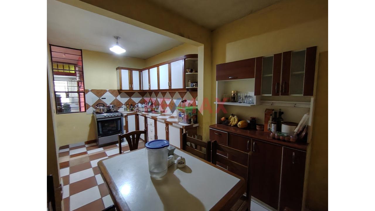 Casa De 2 Pisos + Azotea En Alquiler – San Juan De Lurigancho - 15