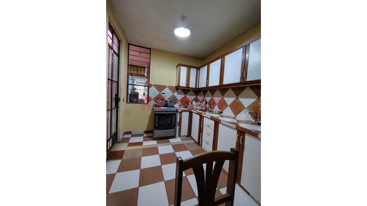 Casa De 2 Pisos + Azotea En Alquiler – San Juan De Lurigancho - 2