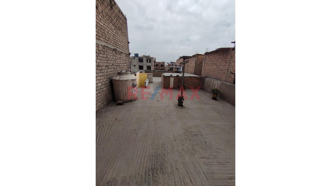Casa De 2 Pisos + Azotea En Alquiler – San Juan De Lurigancho - 17