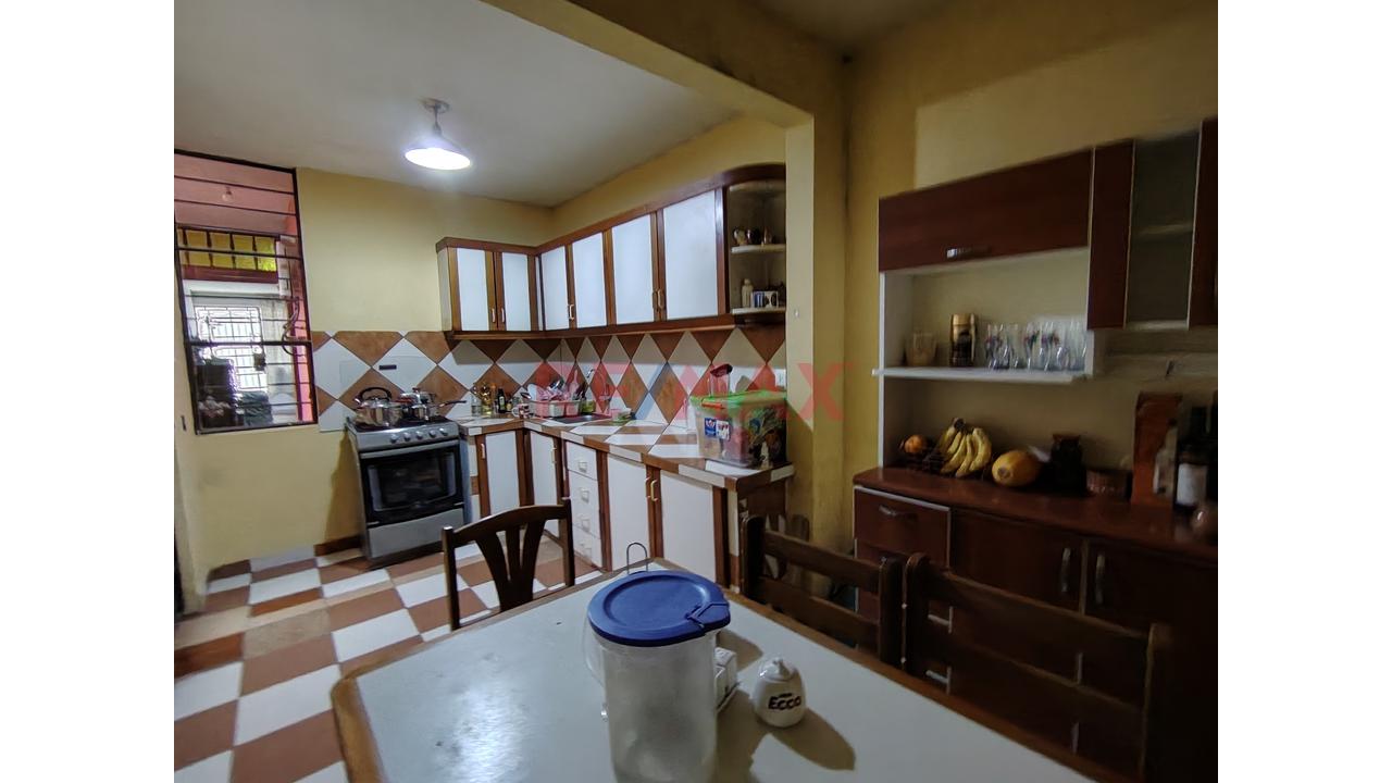 Casa De 2 Pisos + Azotea En Alquiler – San Juan De Lurigancho - 12