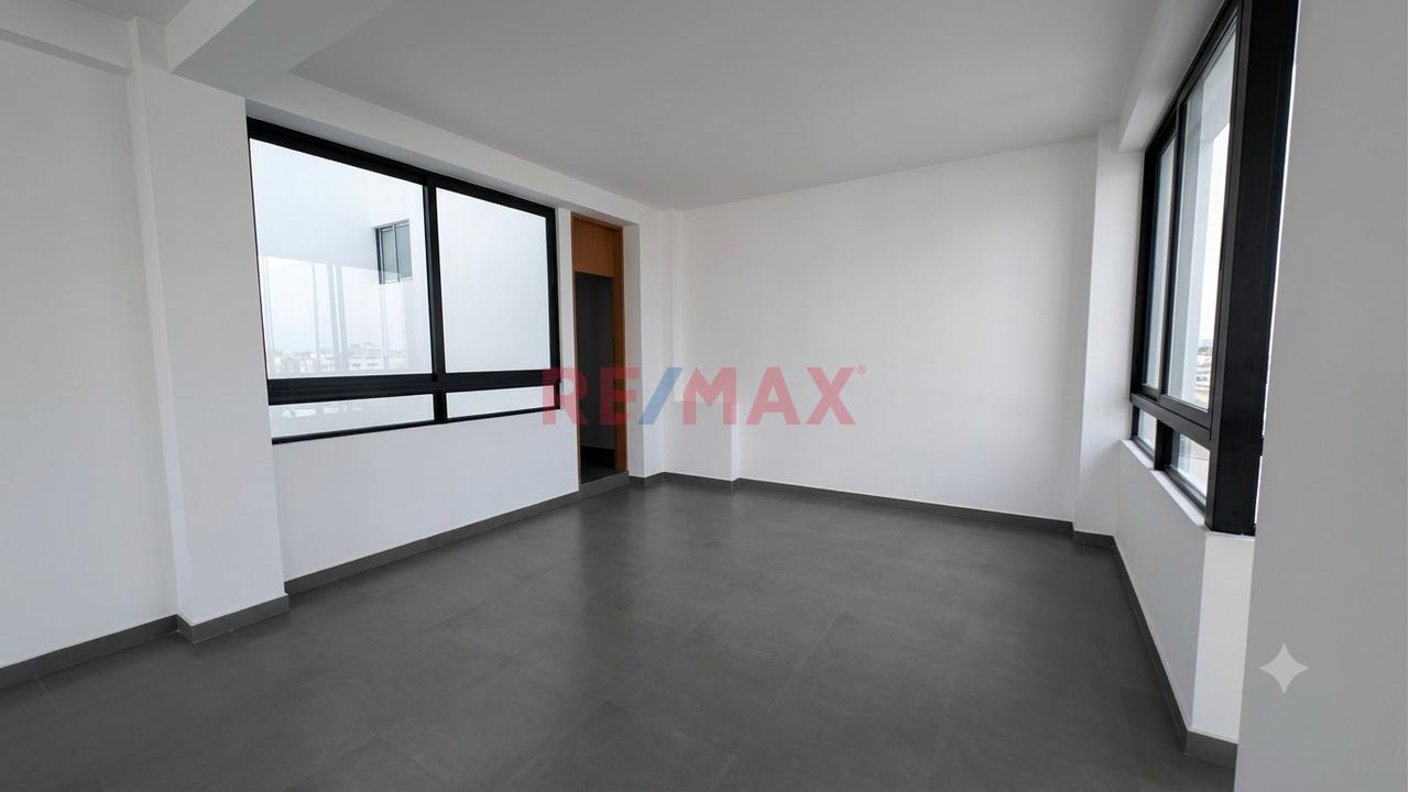 Alquiler De Local Comercial De Estreno- Excelente Ubicación — foto 10