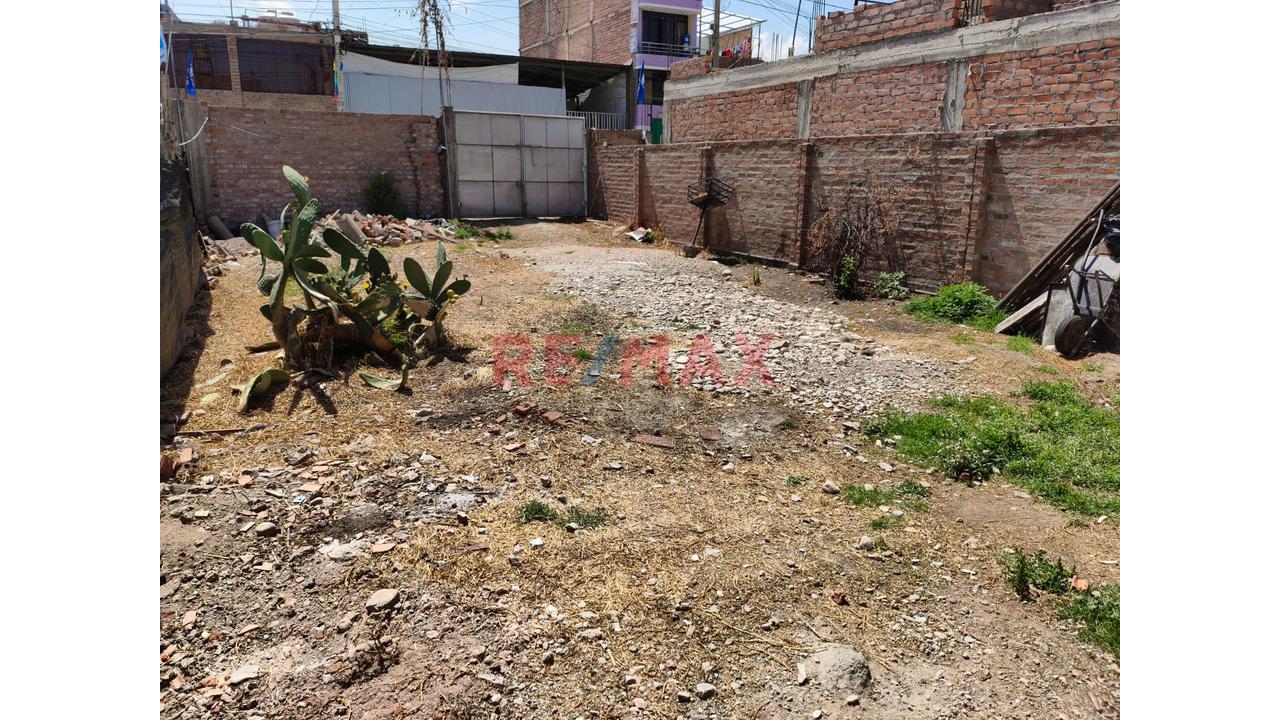 Venta De Terreno Más Casa Construida En Pilcomayo - 8