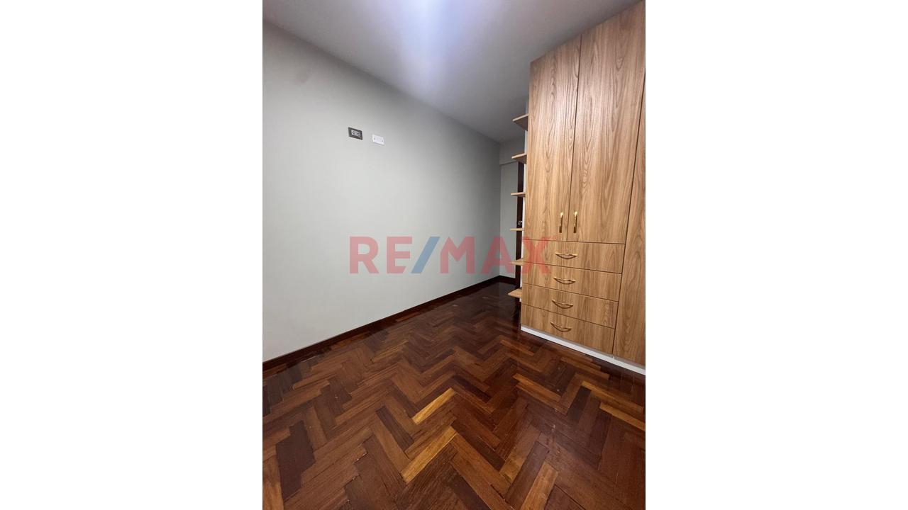 🏡✨ ¡Departamento 3Er Piso En Venta En José Luis Bustamante Y Rivero! - 2