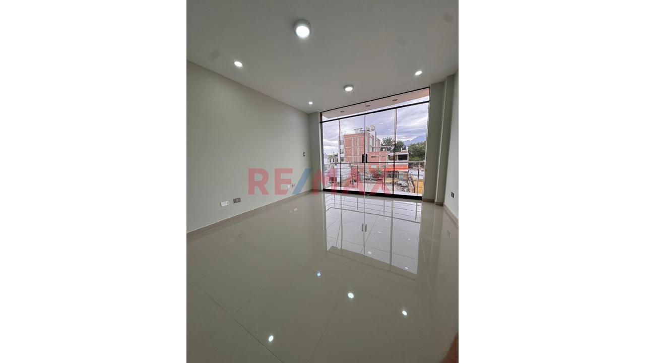 🏡✨ ¡Departamento 3Er Piso En Venta En José Luis Bustamante Y Rivero! - 1