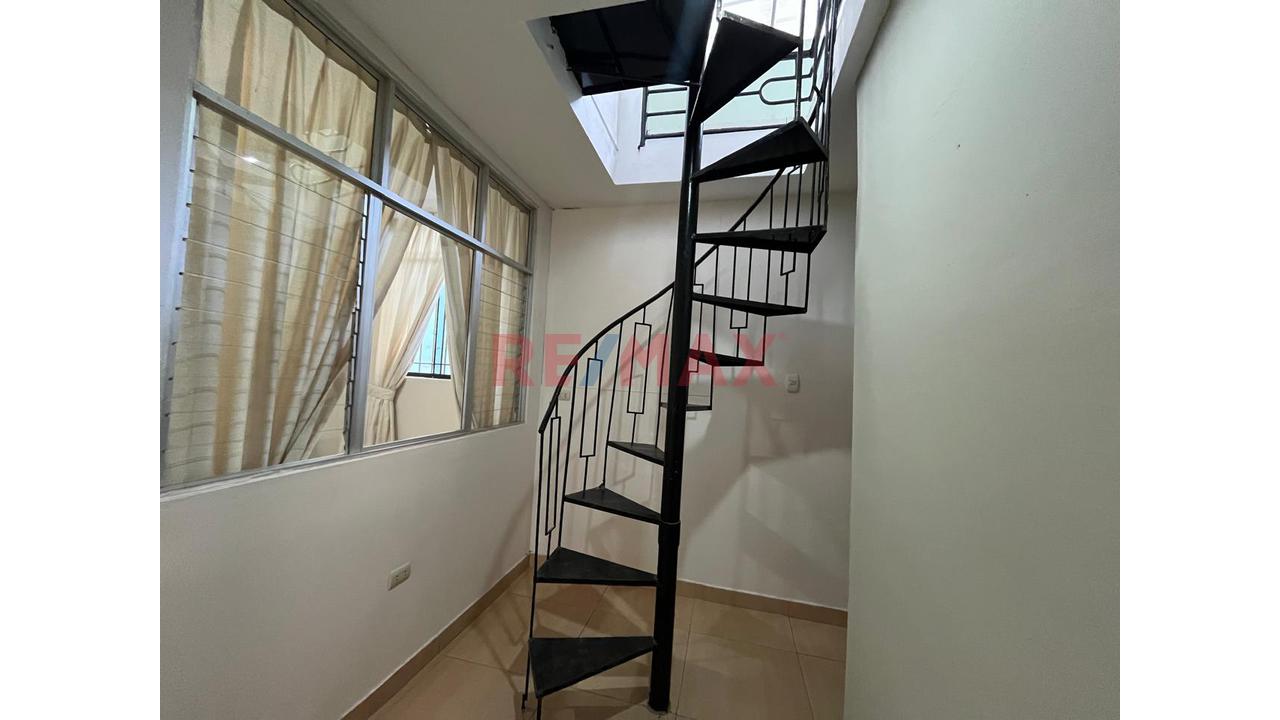 Amplio Departamento Duplex En Alquiler En Av. Vice - 14