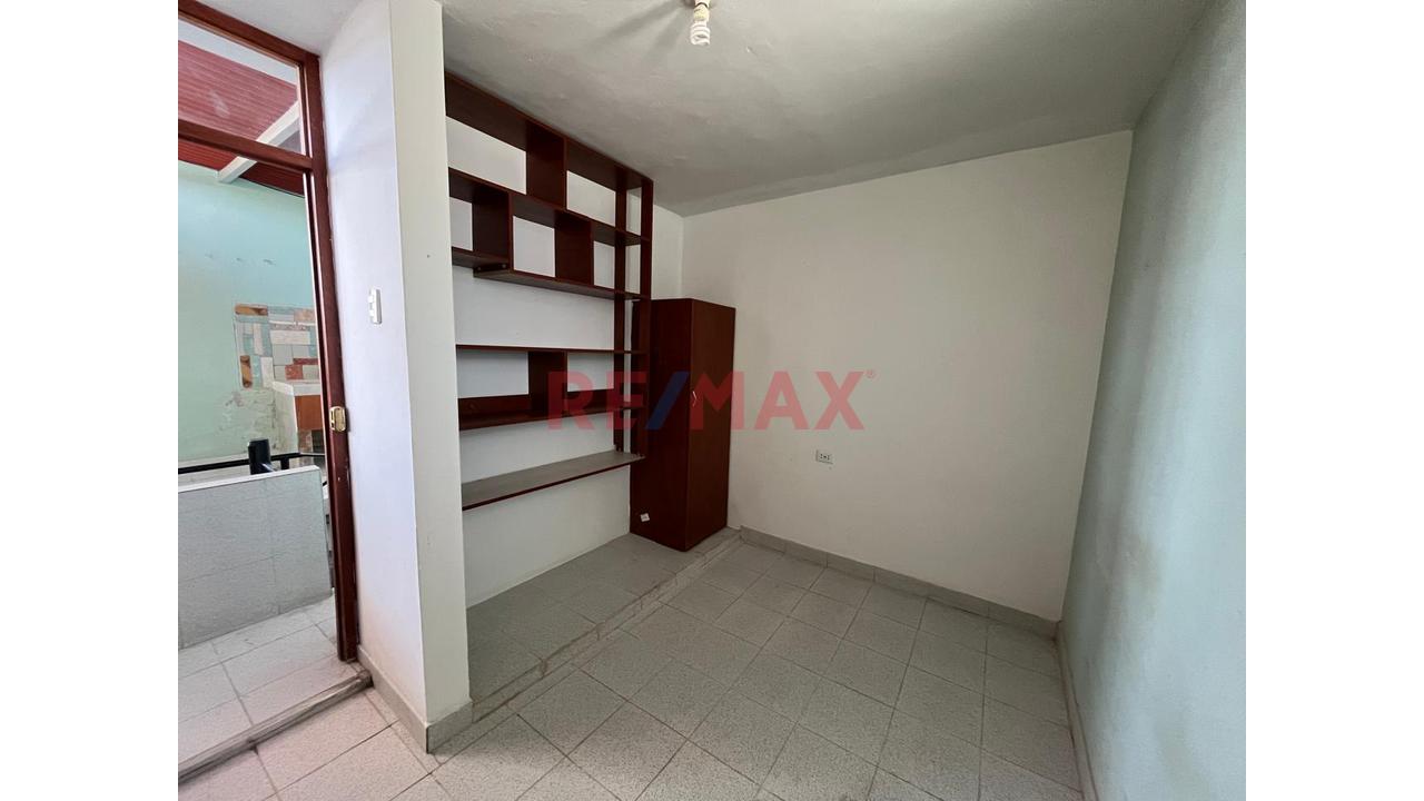 Amplio Departamento Duplex En Alquiler En Av. Vice - 16