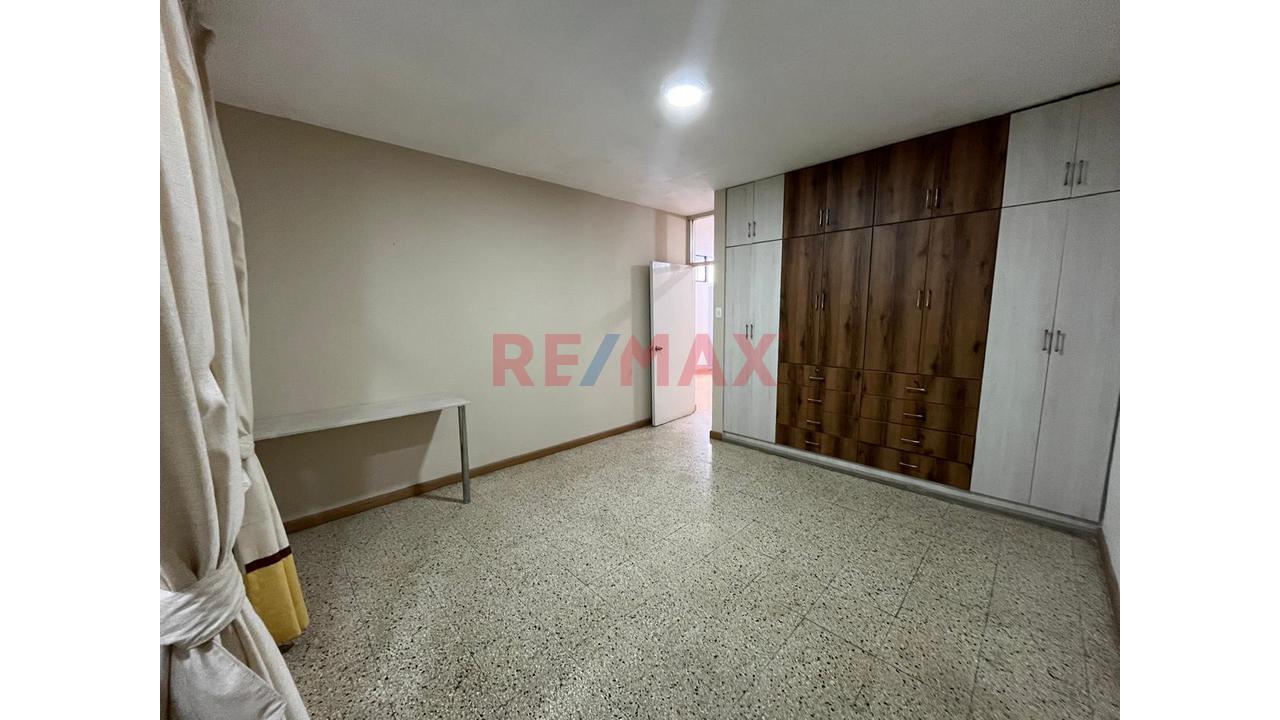 Amplio Departamento Duplex En Alquiler En Av. Vice - 10
