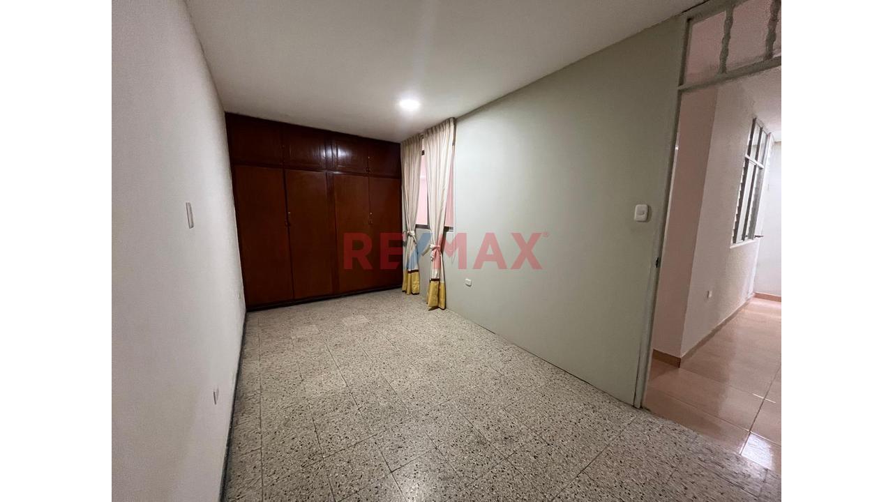 Amplio Departamento Duplex En Alquiler En Av. Vice - 11