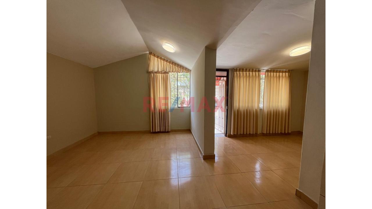 Amplio Departamento Duplex En Alquiler En Av. Vice - 1