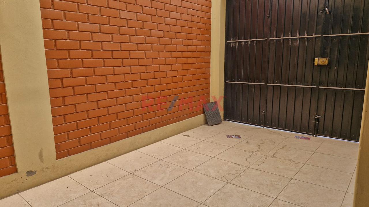 Casa En Venta Frente A Parque En Urb. Alto De La Luna — foto 9